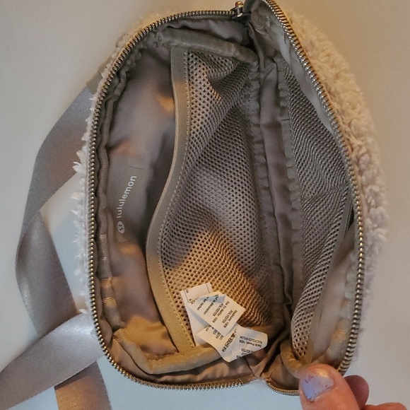 Lululemon Sherpa Everywhere Belt Bag White Opal Silver - Picture 5 of 14